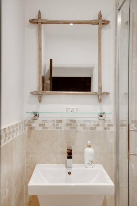 Princes Villa - Large Fully Self Contained Flat, 5 Minutes From The Sea Hastings Esterno foto