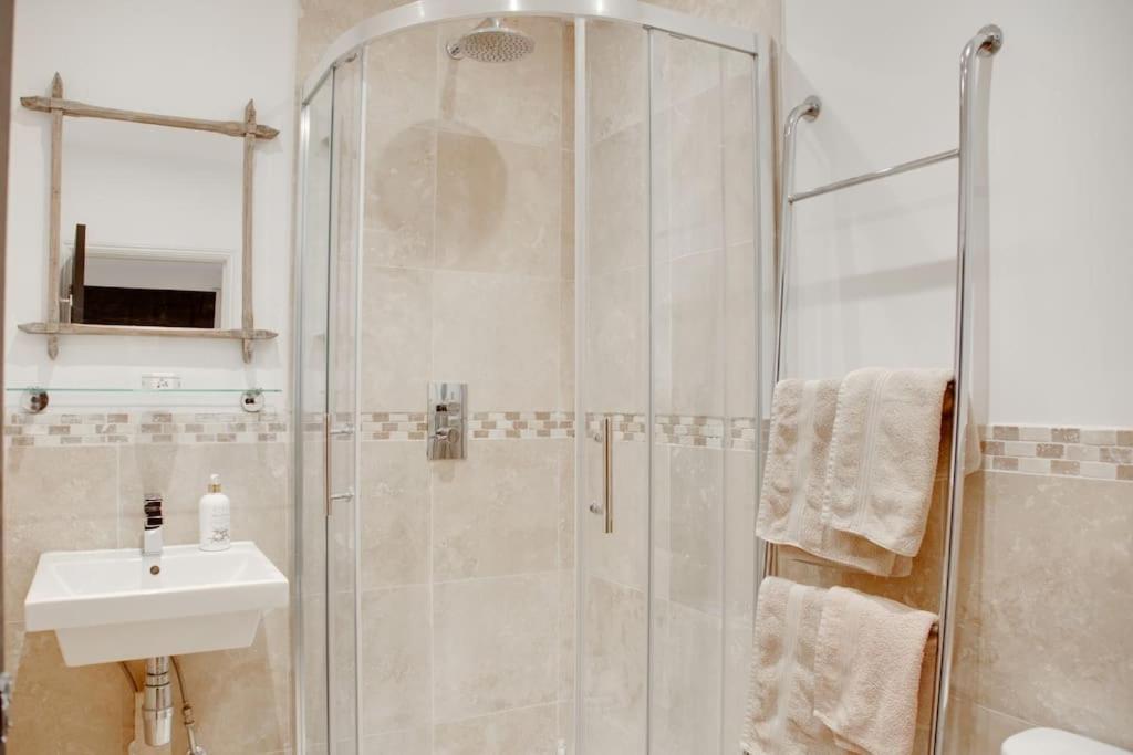 Princes Villa - Large Fully Self Contained Flat, 5 Minutes From The Sea Hastings Esterno foto