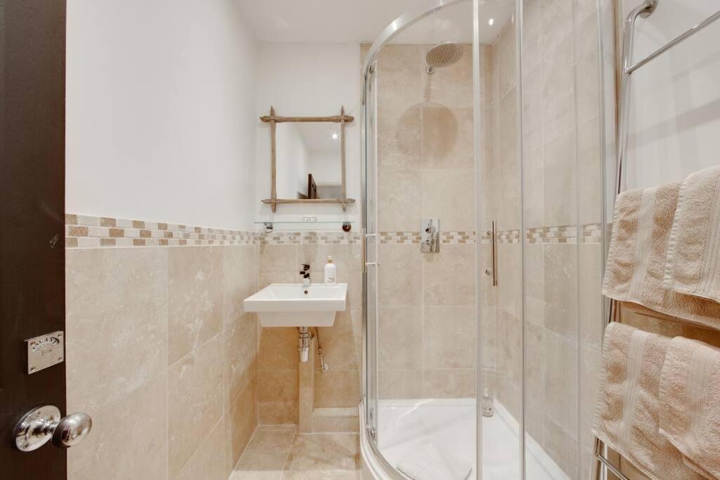 Princes Villa - Large Fully Self Contained Flat, 5 Minutes From The Sea Hastings Esterno foto